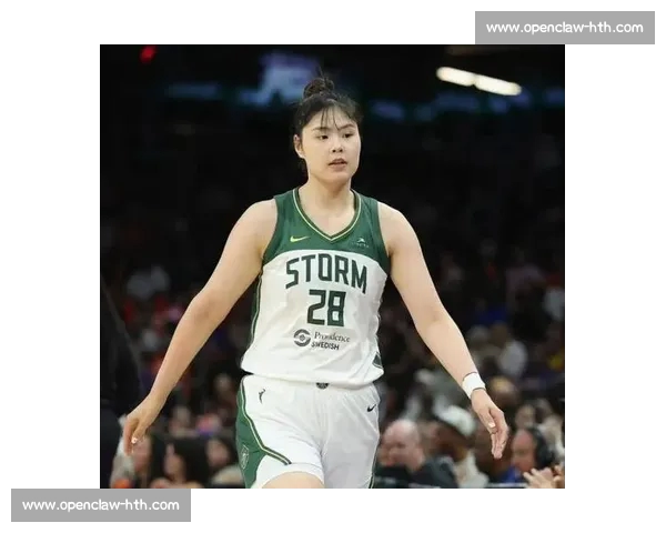 李月汝飞翼首秀闪耀！主帅盛赞内线核心，称其潜力未完全开发